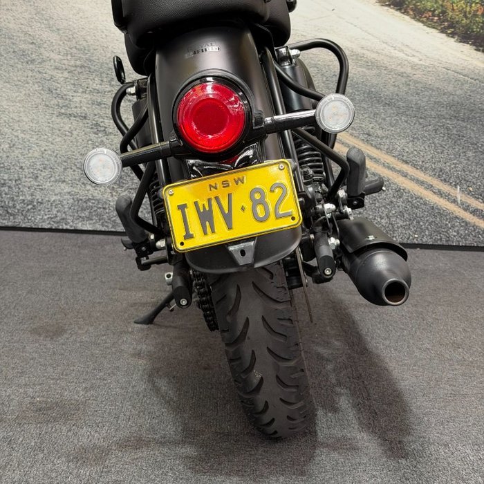 2025 Royal Enfield 2025 Royal Enfield 350CC CLASSIC 350 STEALTH BLACK Black