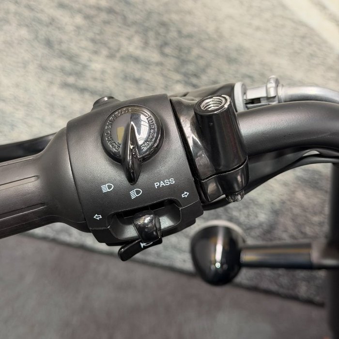 2025 Royal Enfield 2025 Royal Enfield 350CC CLASSIC 350 STEALTH BLACK Black