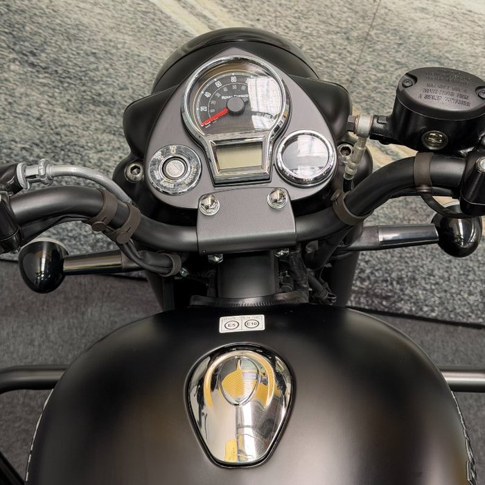 2025 Royal Enfield 2025 Royal Enfield 350CC CLASSIC 350 STEALTH BLACK Black