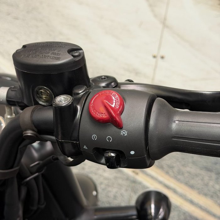 2025 Royal Enfield 2025 Royal Enfield 350CC CLASSIC 350 STEALTH BLACK Black