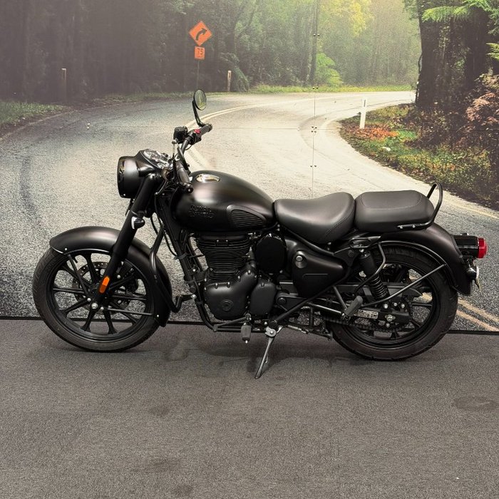 2025 Royal Enfield 2025 Royal Enfield 350CC CLASSIC 350 STEALTH BLACK Black