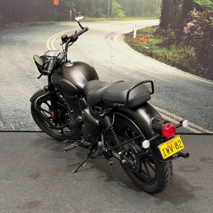 2025 Royal Enfield 2025 Royal Enfield 350CC CLASSIC 350 STEALTH BLACK Black