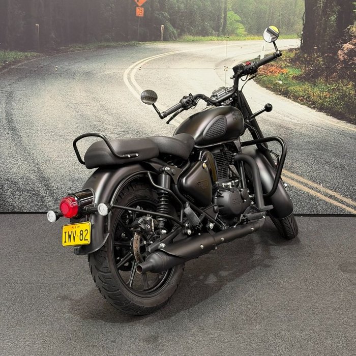 2025 Royal Enfield 2025 Royal Enfield 350CC CLASSIC 350 STEALTH BLACK Black