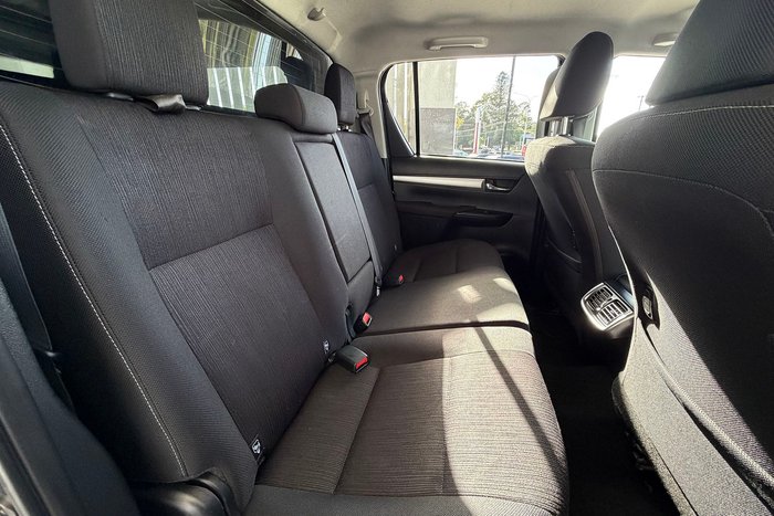 2021 Toyota Hilux SR5