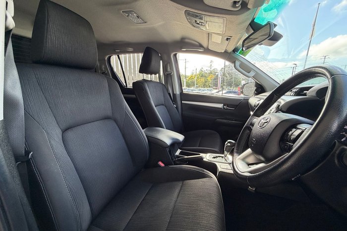 2021 Toyota Hilux SR5