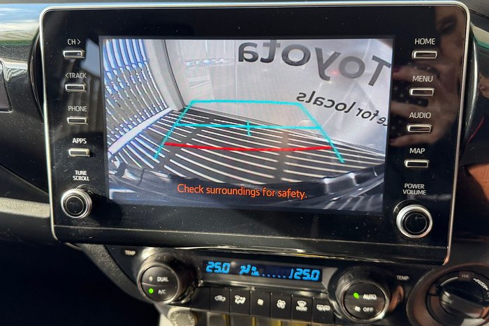 2021 Toyota Hilux SR5