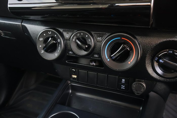2022 Toyota Hilux SR