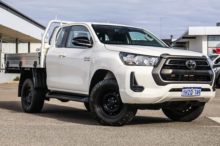 2022 Toyota Hilux SR