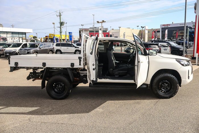2022 Toyota Hilux SR