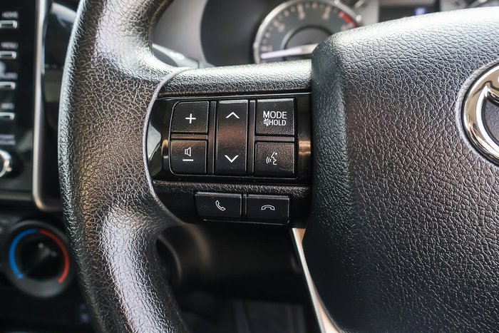 2022 Toyota Hilux SR