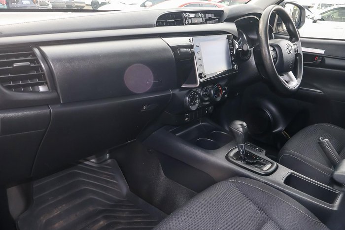 2022 Toyota Hilux SR