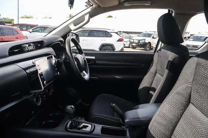 2022 Toyota Hilux SR