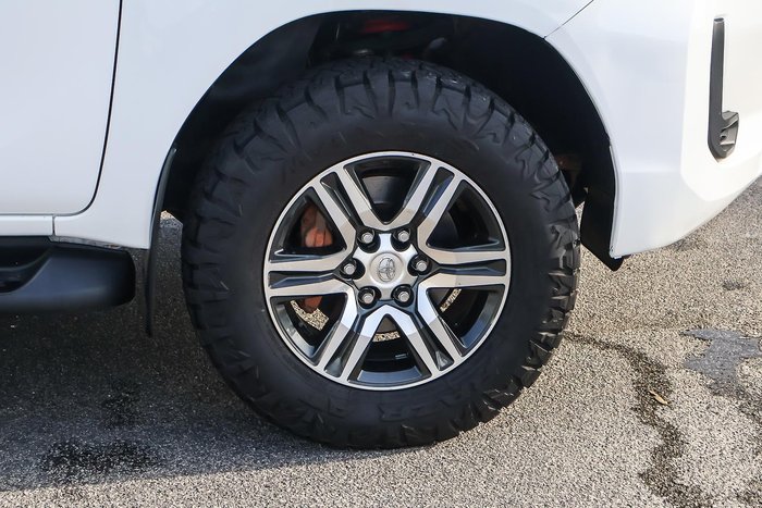 2022 Toyota Hilux SR