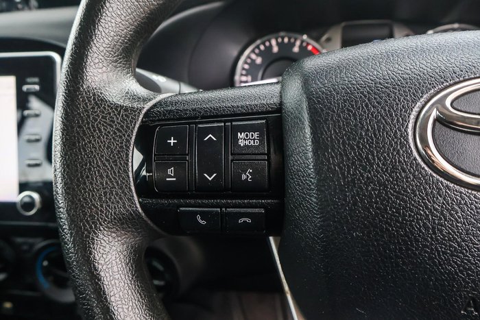2022 Toyota Hilux SR