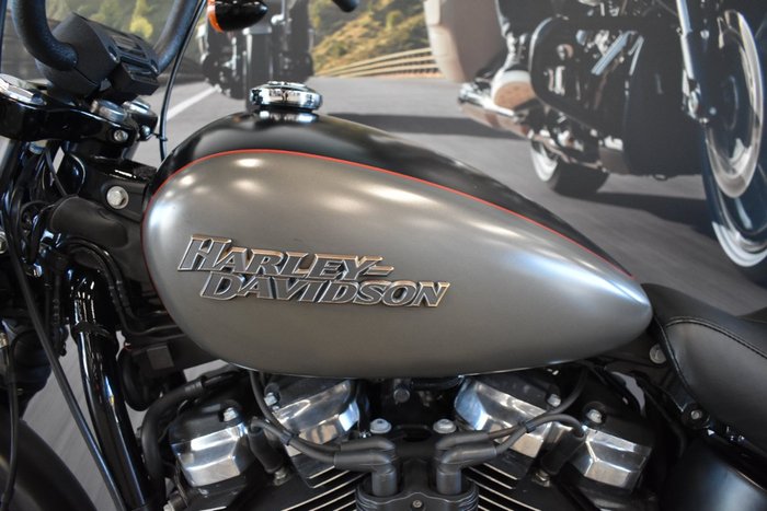 2018 HARLEY-DAVIDSON FXBB STREET BOB