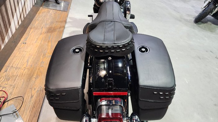 2026 HARLEY-DAVIDSON FLHC HERITAGE CLASSIC (117)