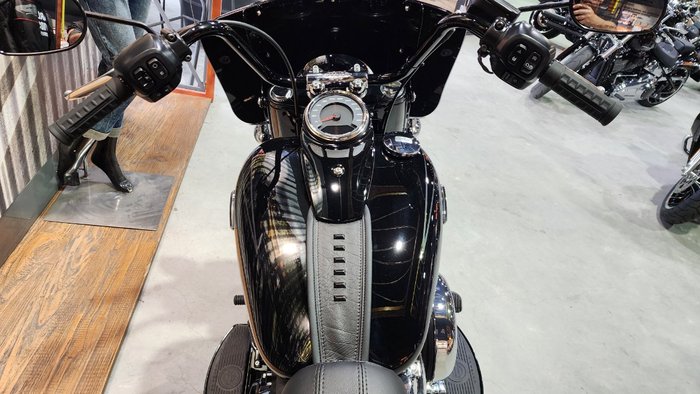 2026 HARLEY-DAVIDSON FLHC HERITAGE CLASSIC (117)