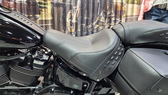 2026 HARLEY-DAVIDSON FLHC HERITAGE CLASSIC (117)