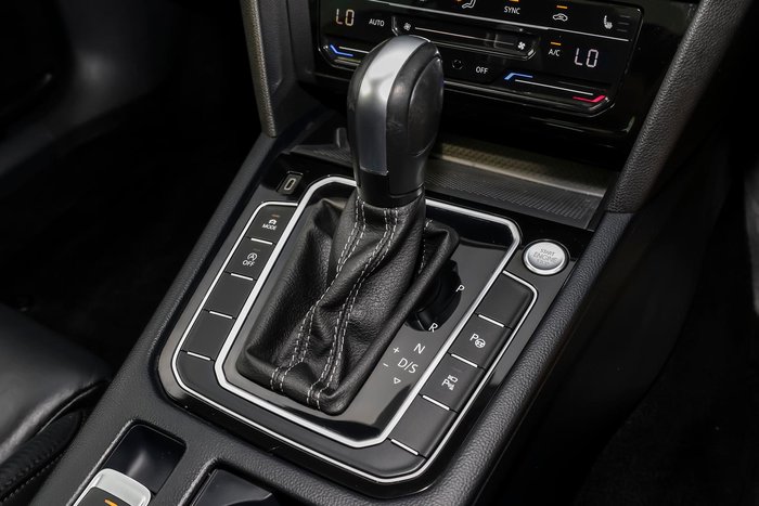 2021 Volkswagen Passat 206TSI R-Line