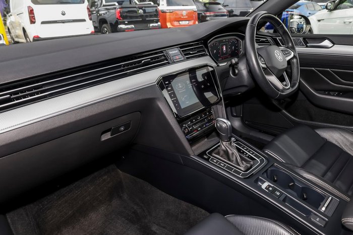 2021 Volkswagen Passat 206TSI R-Line