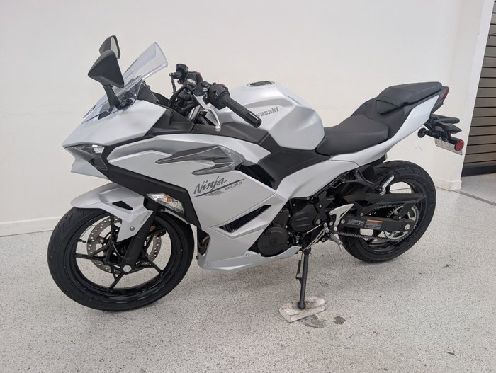 2025 Kawasaki NINJA 500 Green