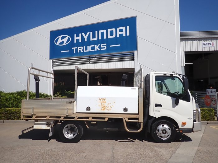 2021 HINO DUTRO 300