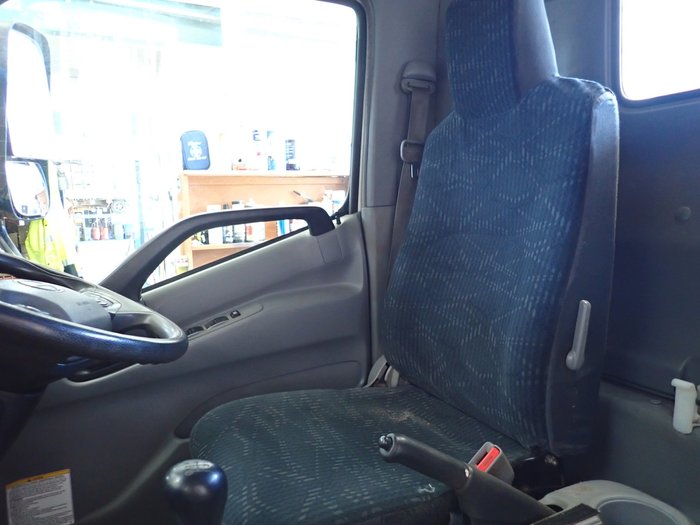2021 HINO DUTRO 300