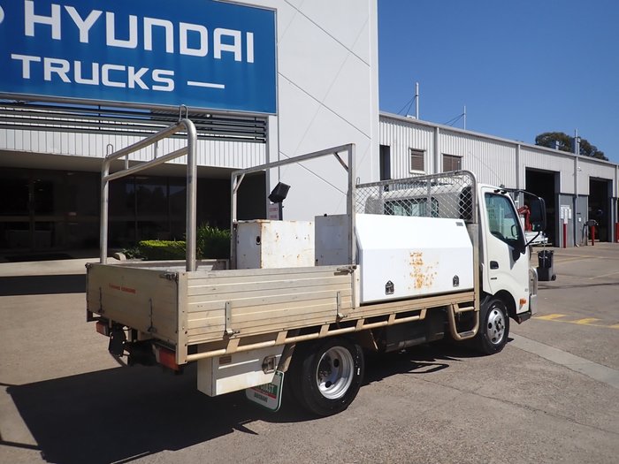 2021 HINO DUTRO 300