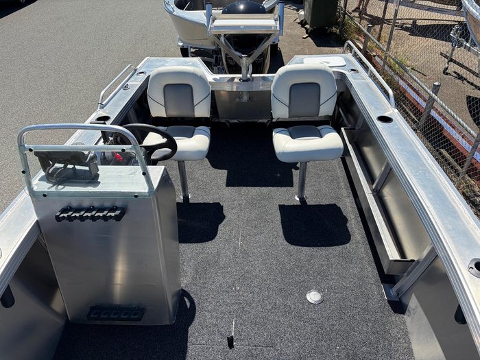 2026 QUINTREX 490 Renegade SC