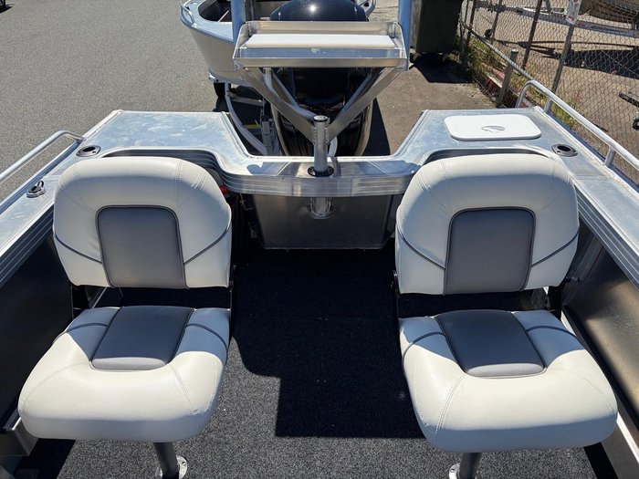 2026 QUINTREX 490 Renegade SC