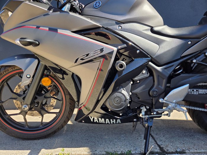 2016 Yamaha YZF-R3 BLACK