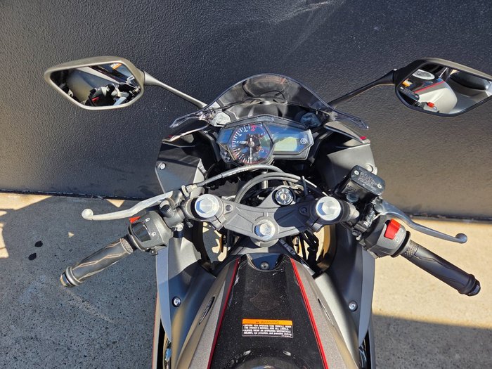 2016 Yamaha YZF-R3 BLACK