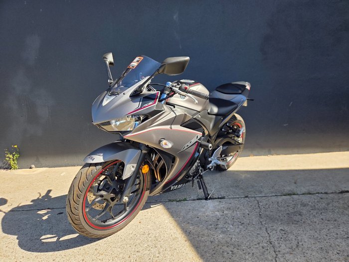 2016 Yamaha YZF-R3 BLACK