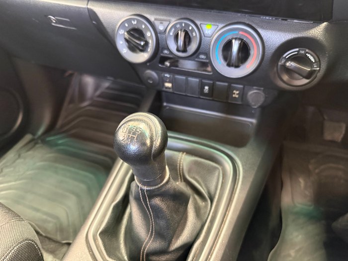 2018 Toyota Hilux SR