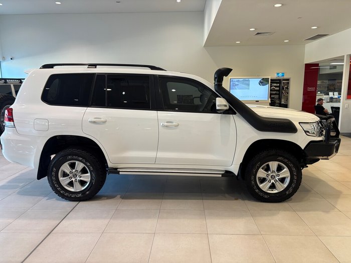 2018 Toyota LANDCRUISER LC200 4.5L T/D A/T GXL + SW Switches
