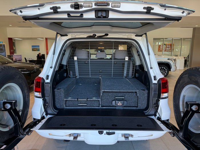 2018 Toyota LANDCRUISER LC200 4.5L T/D A/T GXL + SW Switches