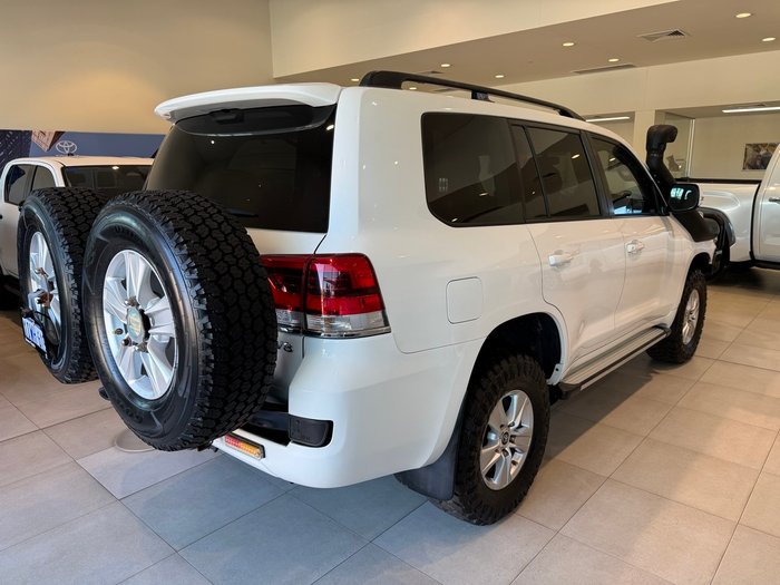 2018 Toyota LANDCRUISER LC200 4.5L T/D A/T GXL + SW Switches