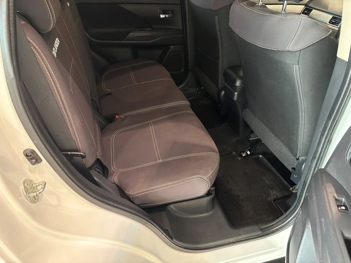 2017 MITSUBISHI OUTLANDER LS 7 SEAT (AWD)