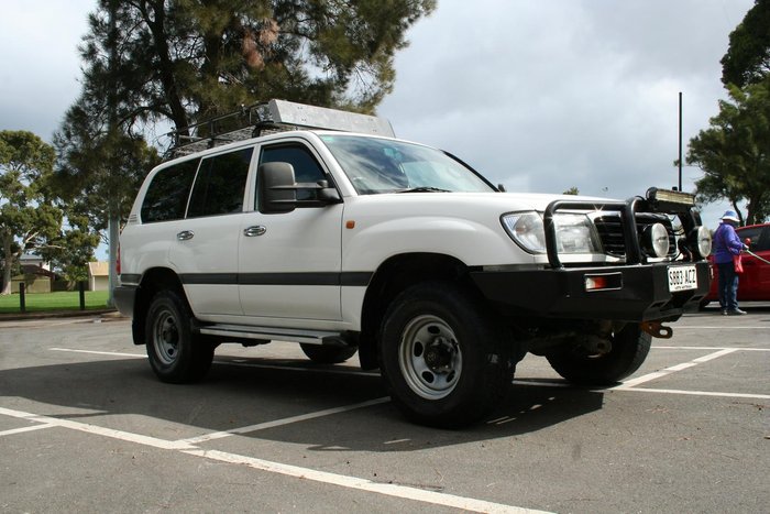 2000 Toyota Landcruiser GXL FZJ105R Glacier White