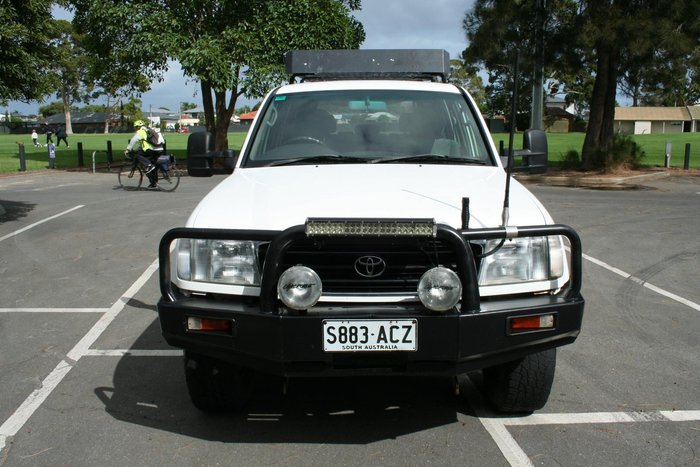 2000 Toyota Landcruiser GXL FZJ105R Glacier White