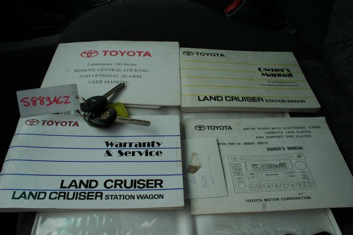 2000 Toyota Landcruiser GXL FZJ105R Glacier White