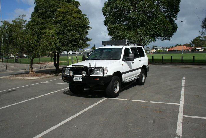 2000 Toyota Landcruiser GXL FZJ105R Glacier White