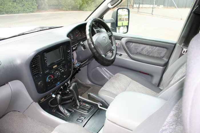 2000 Toyota Landcruiser GXL FZJ105R Glacier White