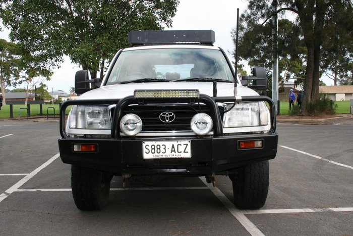 2000 Toyota Landcruiser GXL FZJ105R Glacier White