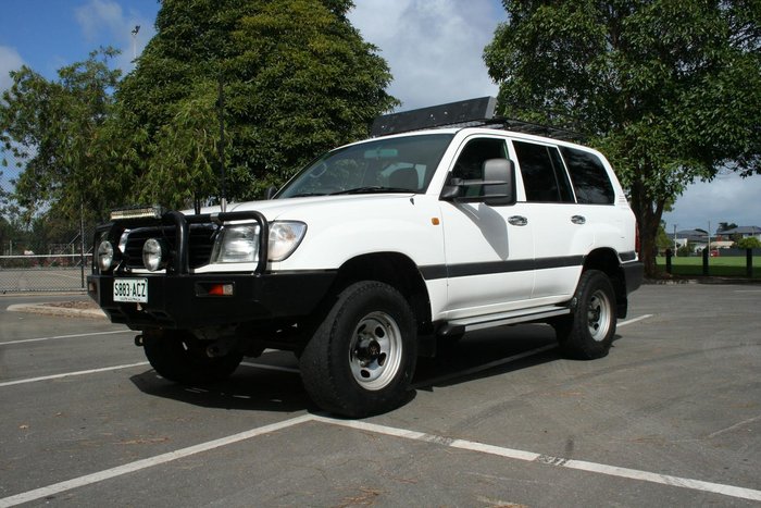 2000 Toyota Landcruiser GXL FZJ105R Glacier White