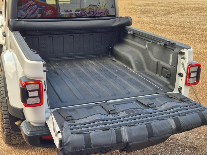 2021 Jeep Gladiator Night Eagle