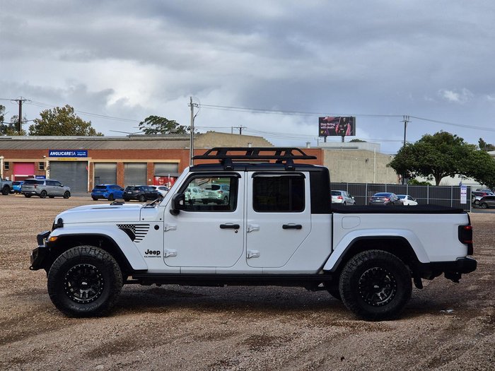 2021 Jeep Gladiator Night Eagle