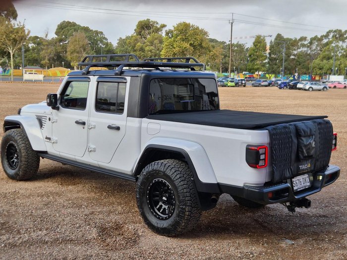2021 Jeep Gladiator Night Eagle