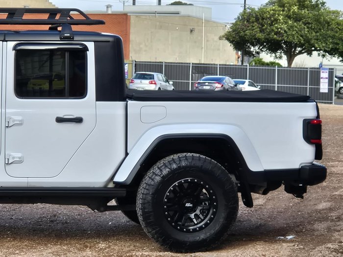2021 Jeep Gladiator Night Eagle