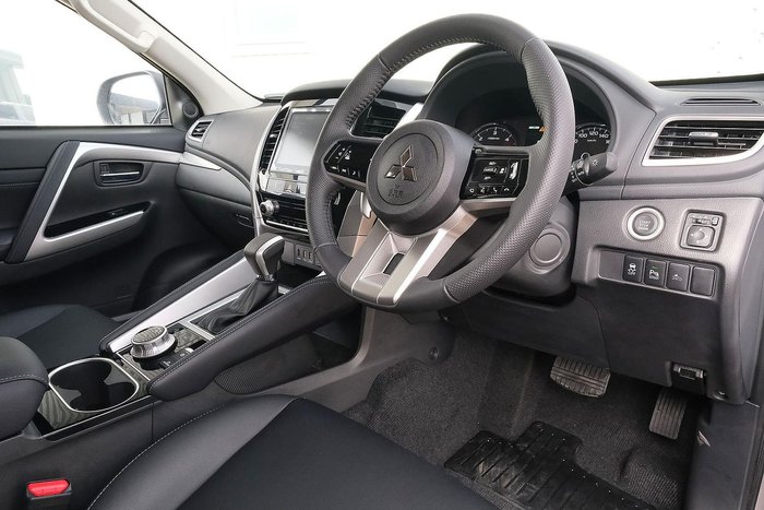 2025 Mitsubishi Pajero Sport GLS
